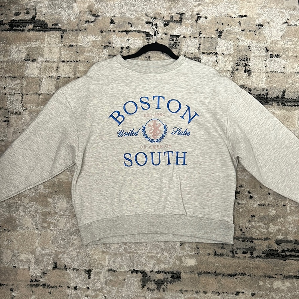 Stradivarius embroidered crewneck